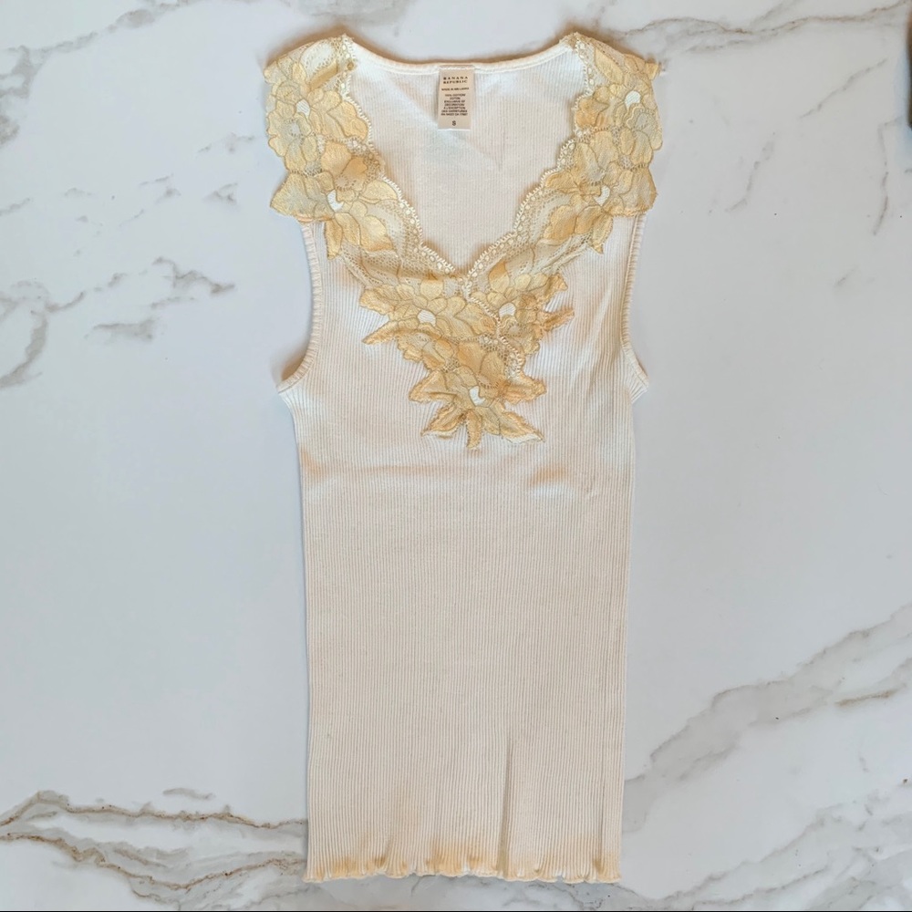 Banana Republic creamy off-white with gold lace racerback tank top in size small